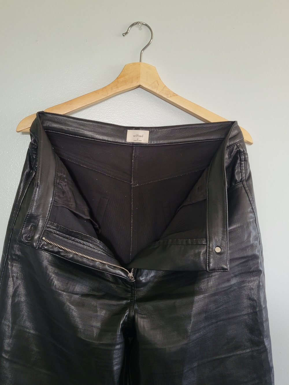 🎈Sale🎈WILFRED Aritzia Black Straight-Leg Faux-Leather Pants SZ 12 - Picture 5 of 12